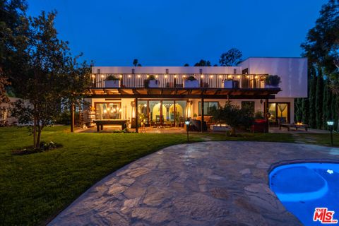 Photo of 3092 Laurel Canyon Boulevard, Studio City, CA 91604 (MLS # 26810511)