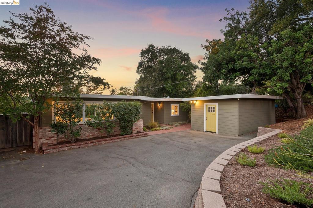 1321 Sunset Loop