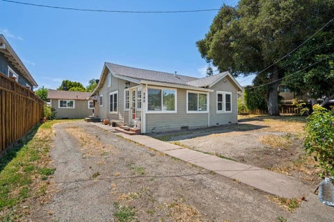 Photo of 240 Berkshire Avenue, Redwood City, CA 94063 (MLS # ML82052213)