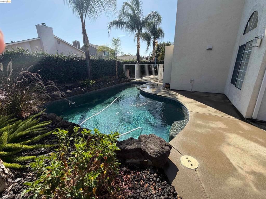 1695 Ponderosa Dr