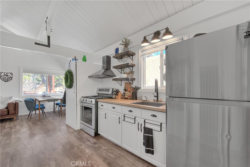 Photo 1 of 37 — 346 San Bernardino Avenue, Sugarloaf, CA 92386