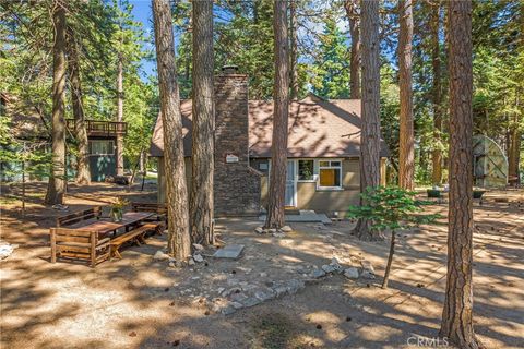 Photo of 27917 Squirrel Lane, Lake Arrowhead, CA 92352 (MLS # IG25138082)