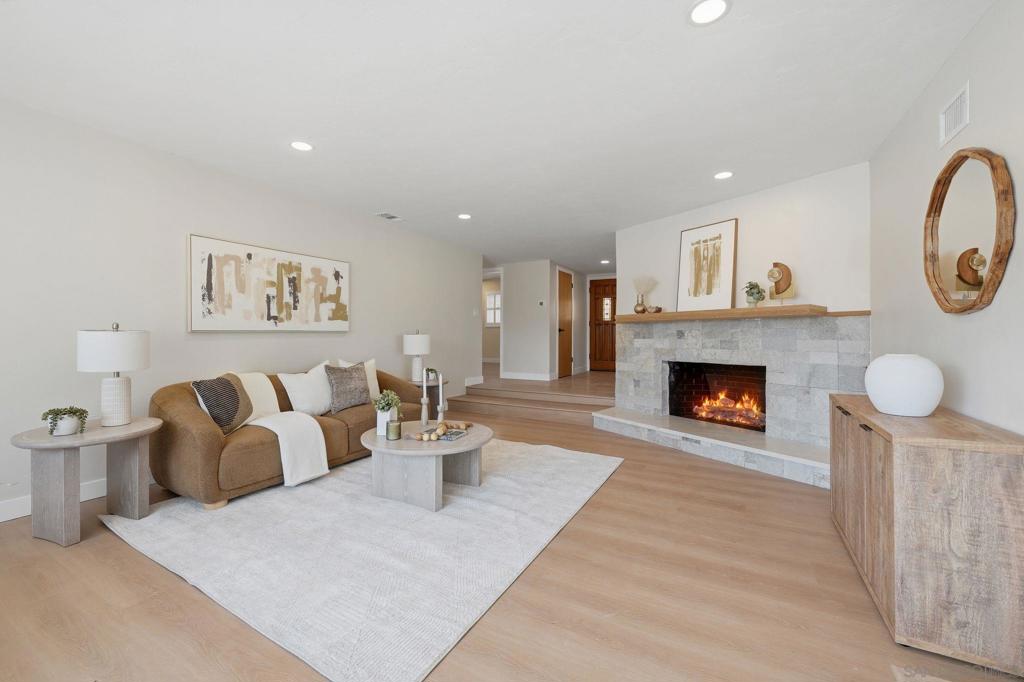 6034 Del Cerro Blvd