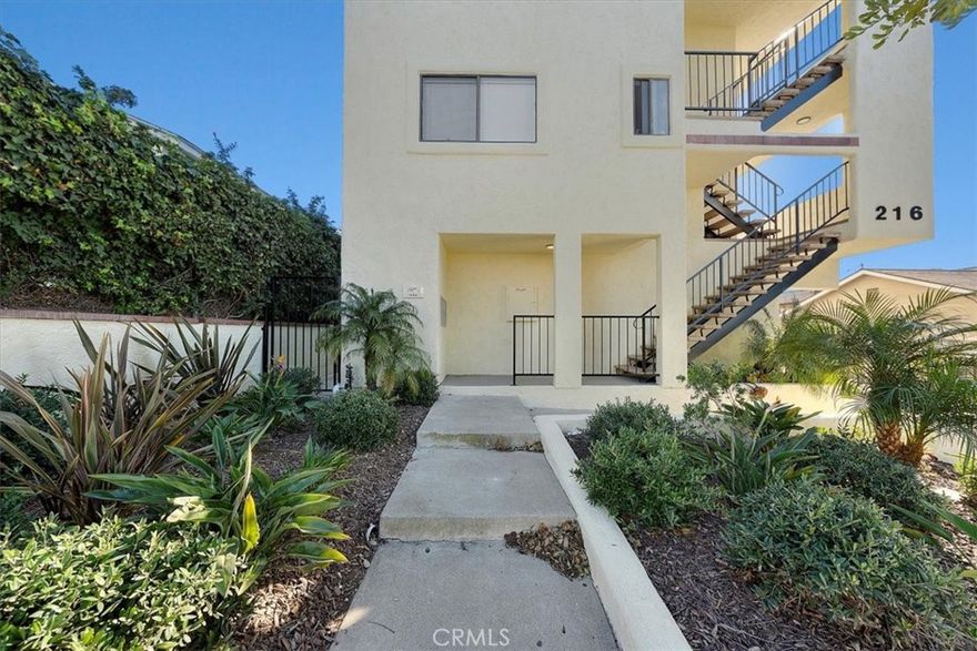 Renovated 2-bedroom 2-bath apartment with two side-by-side covered parking spots in the heart of El Segundo. This second-floor unit is just a few minute walk to Downtown, Main Street, and El Segundo Parks and Rec. Freshly painted with laminate floors in the common areas and professionally cleaned carpet in the bedrooms. The unit comes with a fridge, microwave, dishwasher, and range. There is even a private balcony right off the living room. Shared laundry room with the other units in the building. Private storage areas by the carport parking. No smoking, minimum 12-month lease. Water, trash, and gardener are paid by the owner; tenant is responsible for all other utilities.