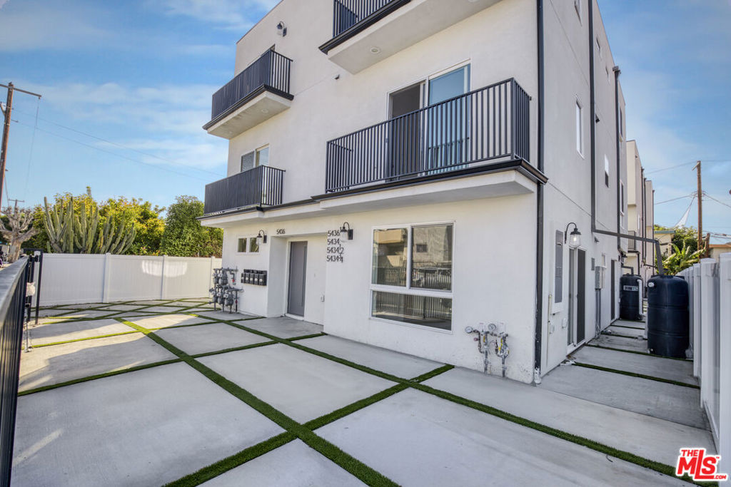 Properties 4 5436 Romaine Street