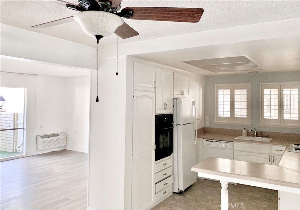 listing image 130720789673500378826