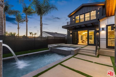 Photo of 908 Rosecrans Avenue, Manhattan Beach, CA 90266 (MLS # 25622759)