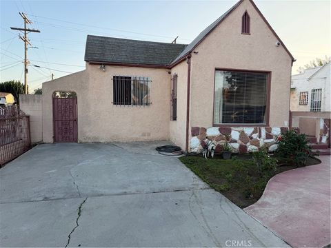 Photo of 514 W 102nd St, Los Angeles, CA 90044 (MLS # PW25112771)