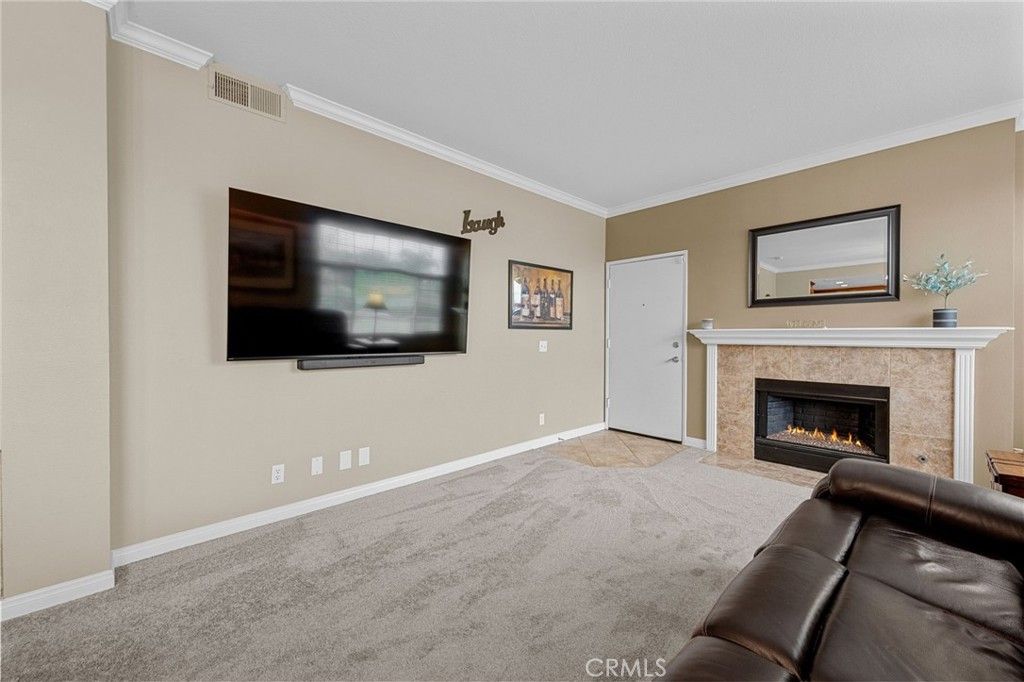 listing image 130722520522637789312