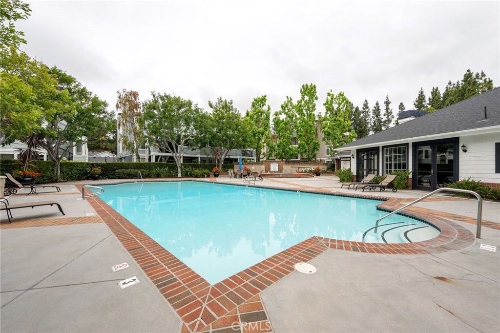 listing image 130724636161435702004