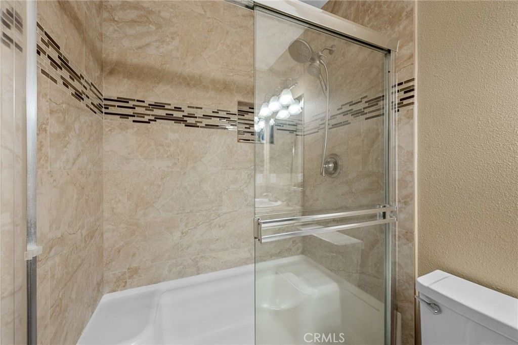 listing image 130724411858181946607