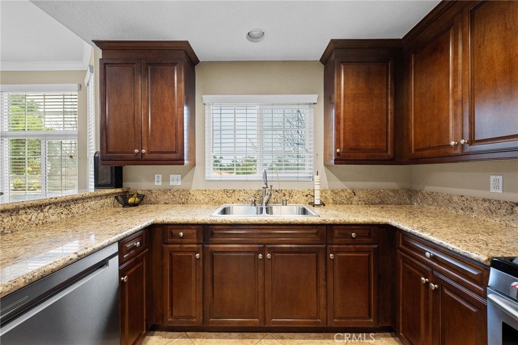 listing image 130725388530383064656