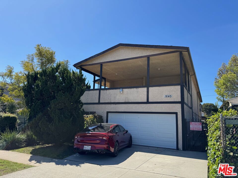 Unique opportunity for an owner user property. Large 3BD-2.5BA owner's unit which occupies the entire 2nd. floor of the property. Large enclosed front patio. Private 2-car enclosed garage. 4 car covered/gated parking in rear with alley access. Excellent location. Well maintained property.