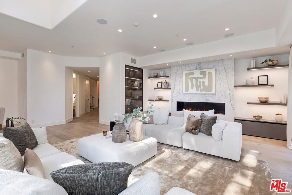 11500 San Vicente Boulevard 221