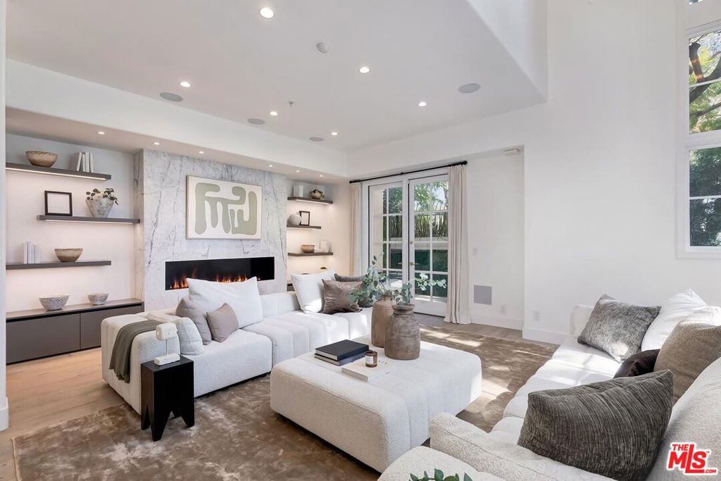 11500 San Vicente Boulevard 221