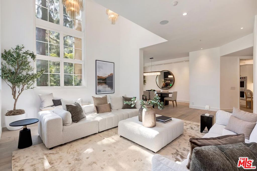 11500 San Vicente Boulevard 221