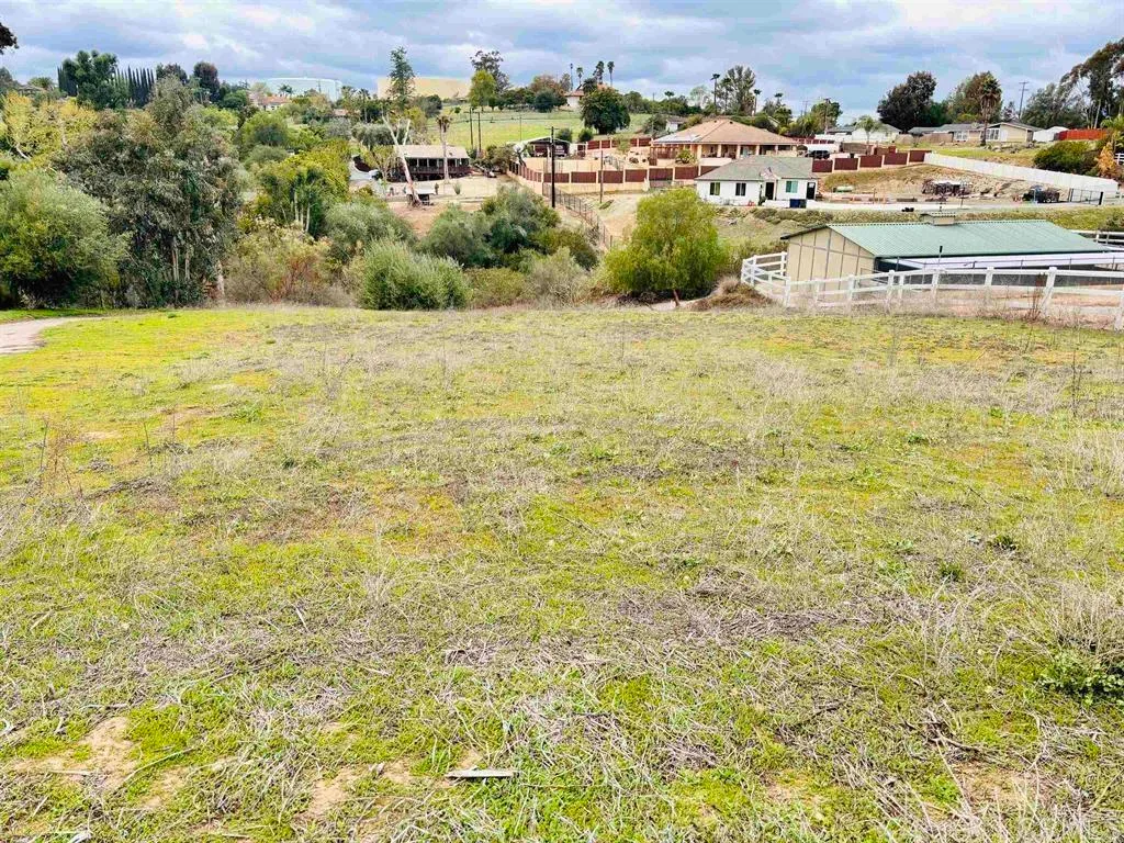 Fallbrook, California 92028, United States, 4 Bedrooms Bedrooms, ,4 BathroomsBathrooms,Residential,Active,188926