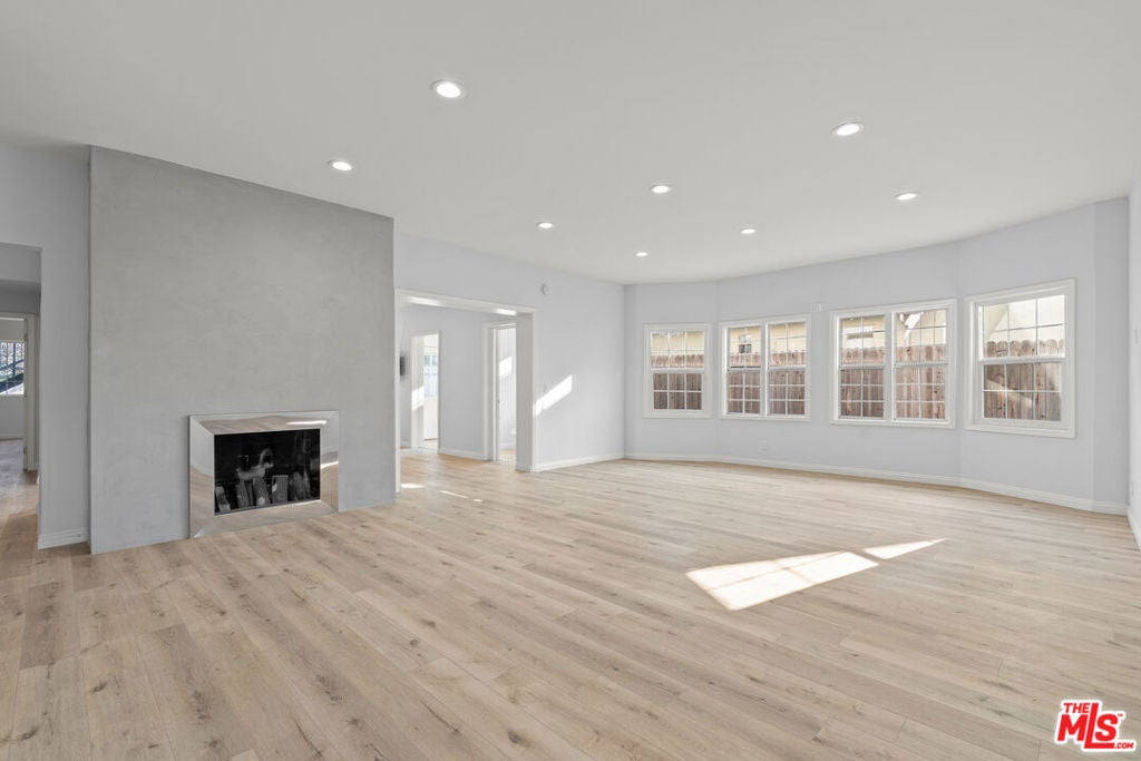 1250 S Windsor Boulevard, Los Angeles CA 90019