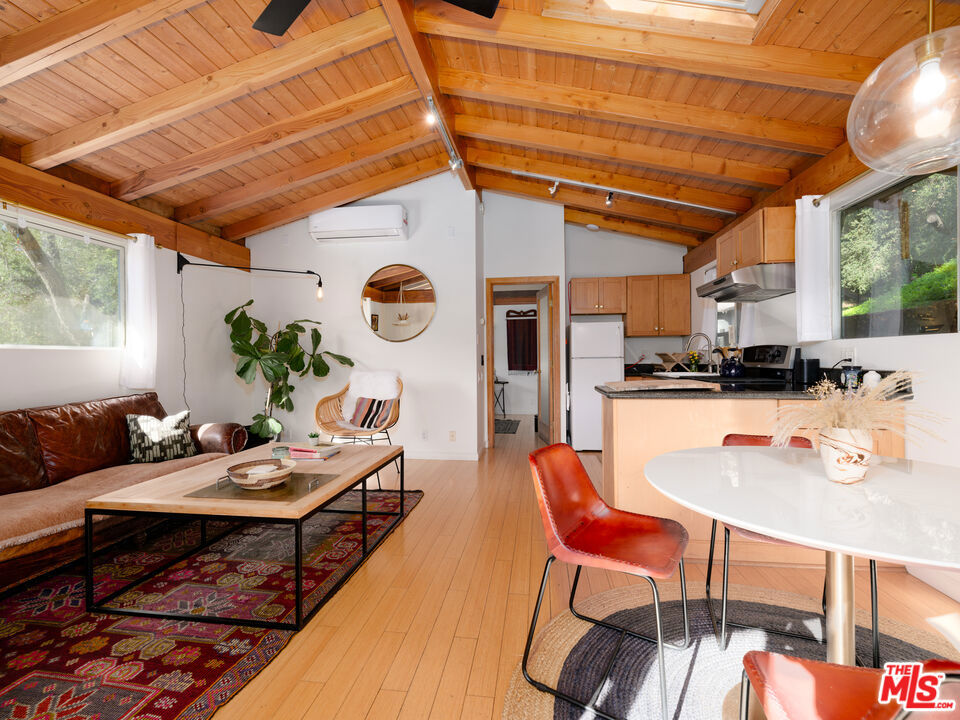 1256 N Topanga Canyon Boulevard