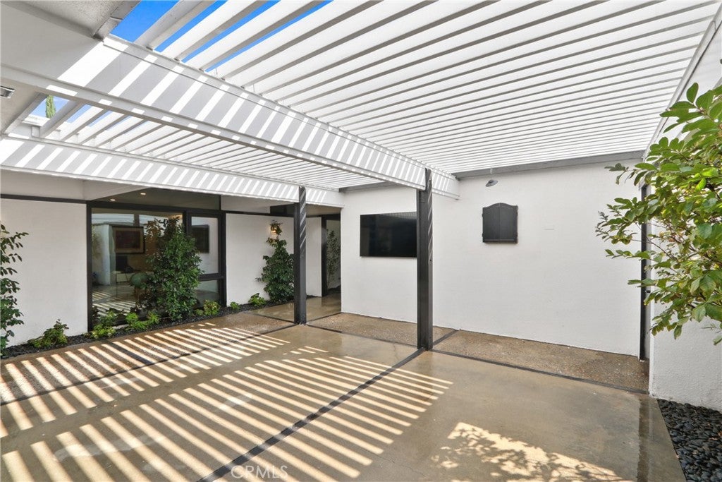 Properties 4 5651 Burlingame Avenue