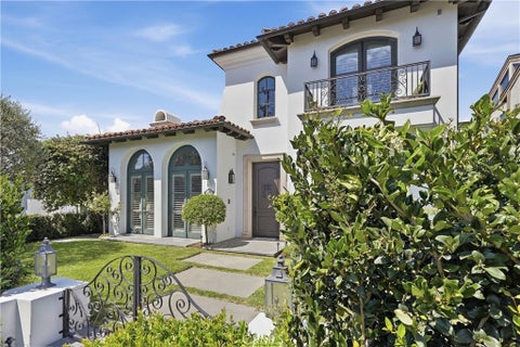Photo of 603 11th Street, Manhattan Beach, CA 90266 (MLS # SB26204950)
