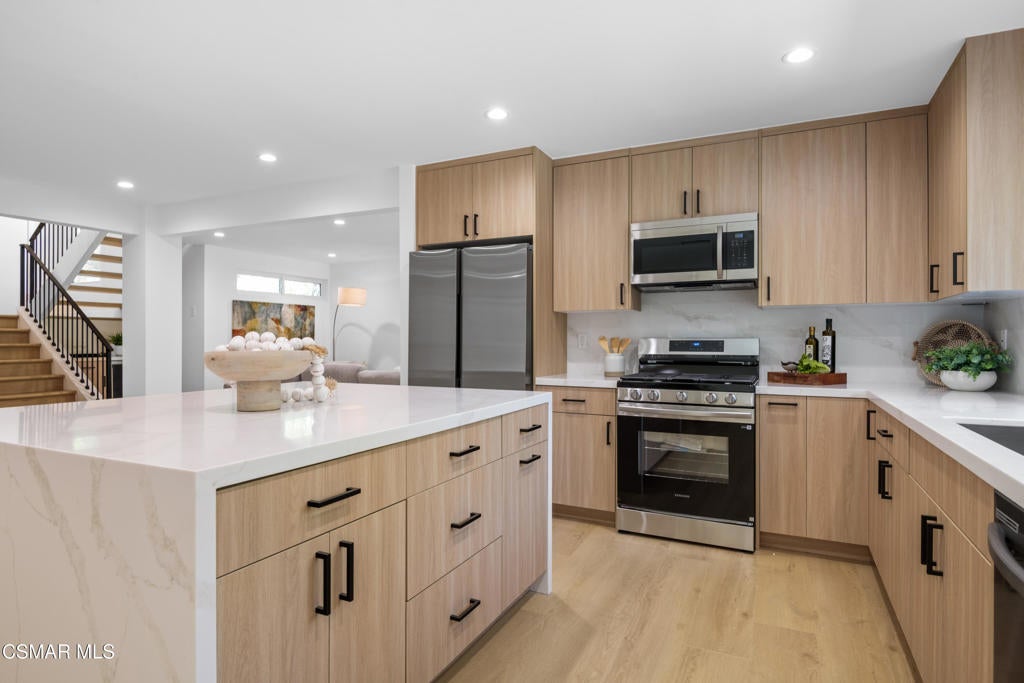 790 N Valley Drive