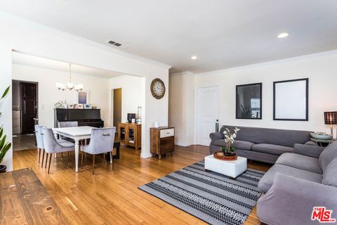 Photo of 4504 Maplewood Avenue, Los Angeles, CA 90004 (MLS # 25586107)