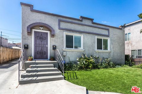 Photo of 4504 Maplewood Avenue, Los Angeles, CA 90004 (MLS # 25586107)