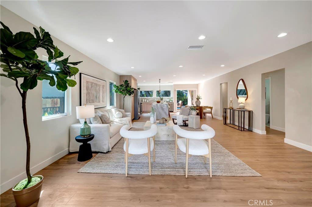 Photo of 22120 Costanso Street, Woodland Hills, CA 91364 (MLS # SR26185243)
