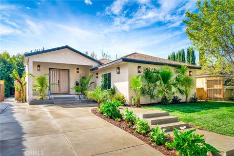Photo of 22120 Costanso Street, Woodland Hills, CA 91364 (MLS # SR26185243)