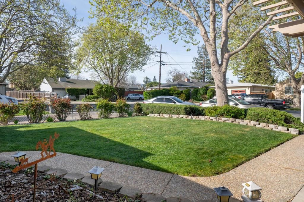 Photo of 18 Yarnall Place, Redwood City, CA 94063 (MLS # ML82038659)