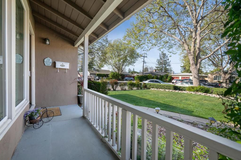 Photo of 18 Yarnall Place, Redwood City, CA 94063 (MLS # ML82038659)
