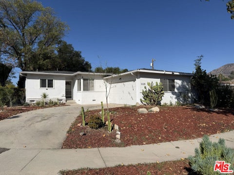 Photo of 11121 Parr Avenue, Los Angeles, CA 91040 (MLS # 26859203)