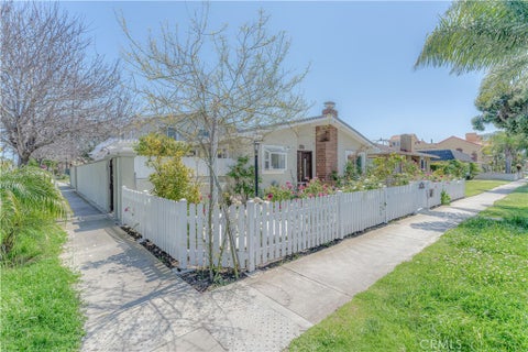 Photo of 526 17th Street, Huntington Beach, CA 92648 (MLS # OC26213959)