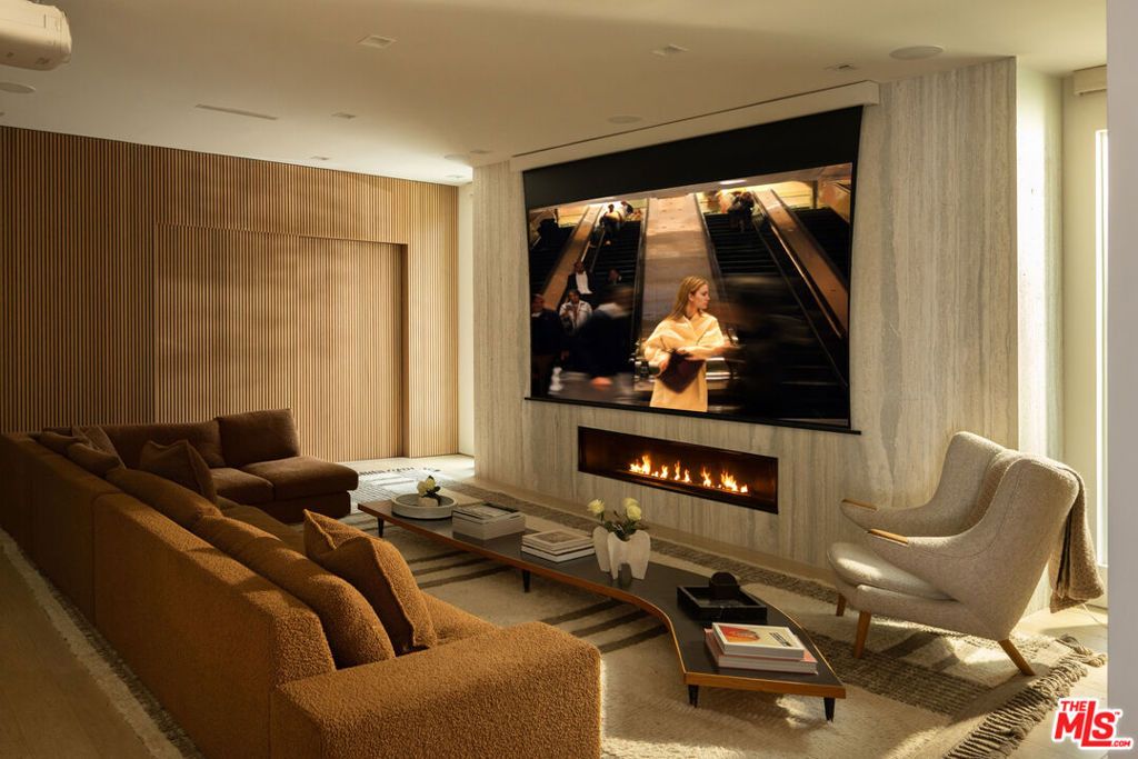 Photo of 1557 Tower Grove Drive, Beverly Hills, CA 90210 (MLS # 26697037)