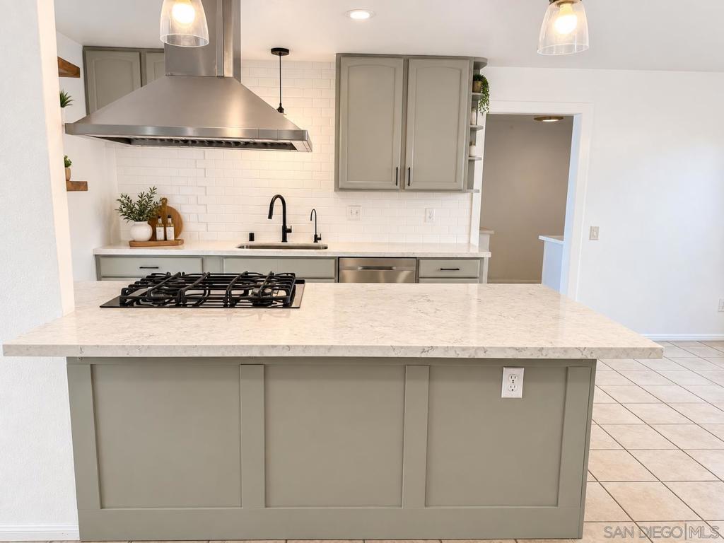 1035 Dearborn Dr.
