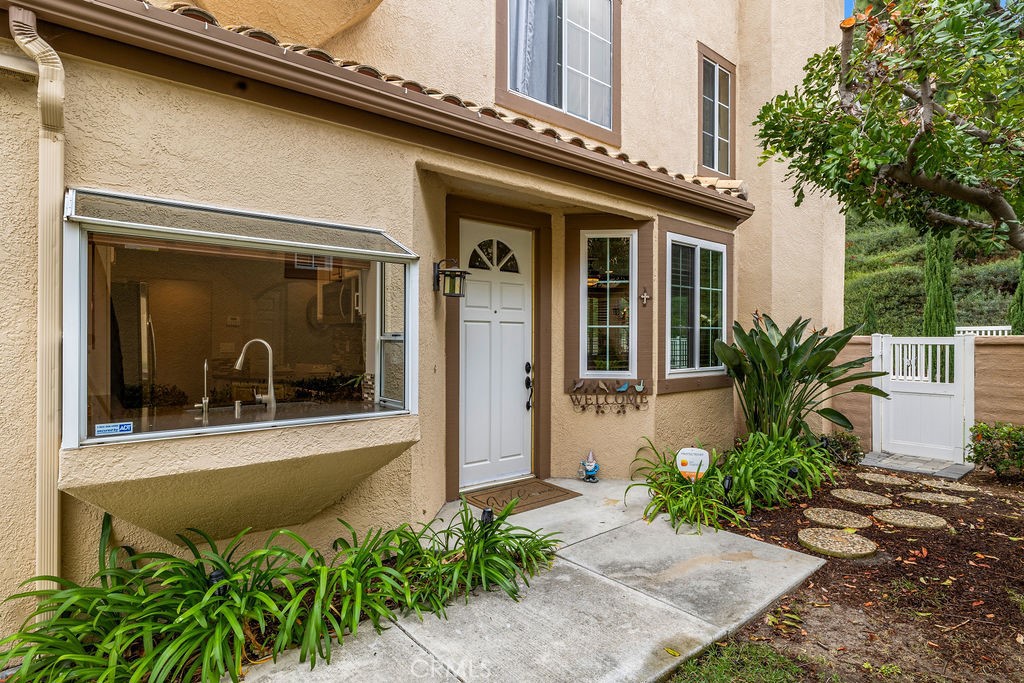 69 Via Abruzzi, Aliso Viejo, CA, 92656: CarlosSellingHouses.com 69 Via Abruzzi