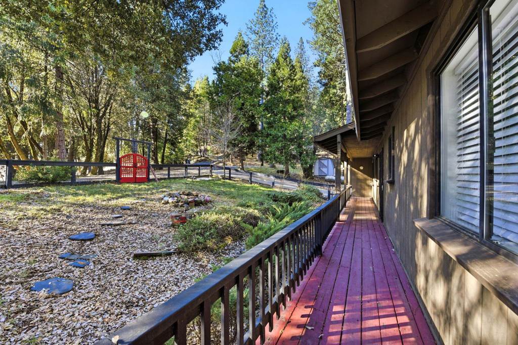 Properties 4 27701 27701 Evelyn Ct