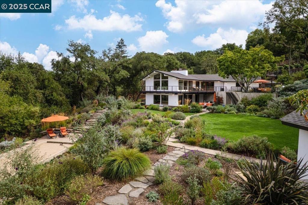 Photo of 42 Crestview Drive, Orinda, CA 94563 (MLS # 41113040)