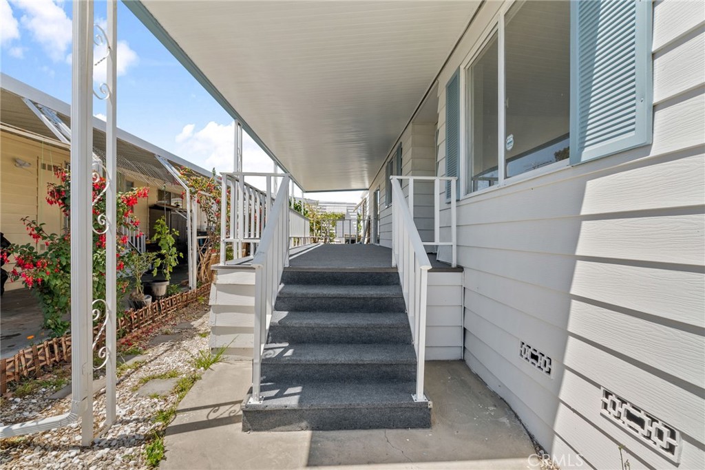10200 Bolsa Ave 32