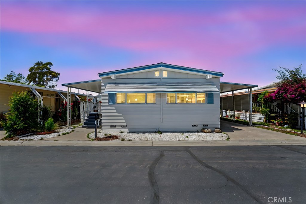 10200 Bolsa Ave 32