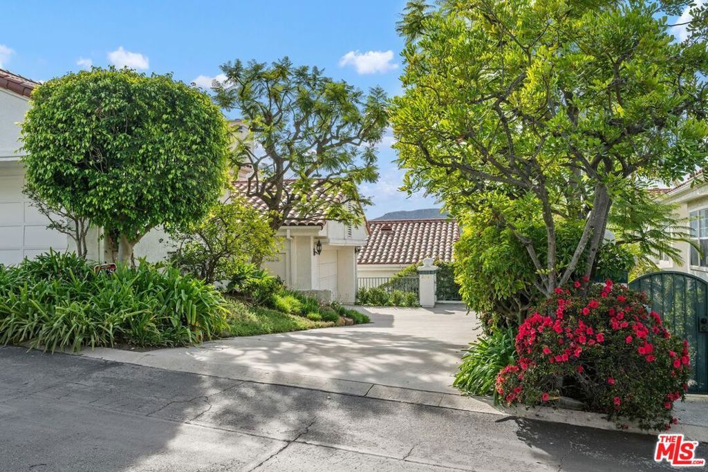 Photo of 2042 Palisades Drive, Pacific Palisades, CA 90272 (MLS # 25618077)