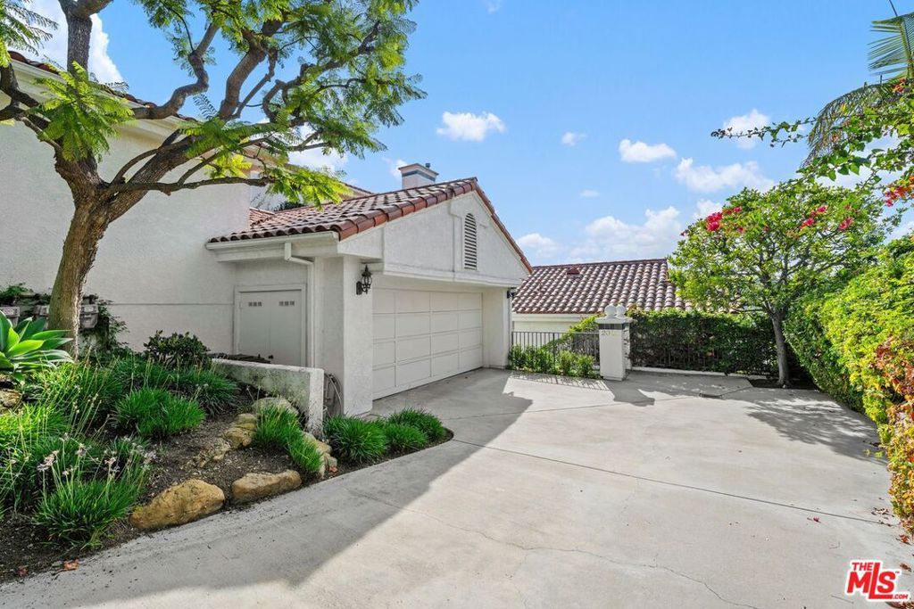 Photo of 2042 Palisades Drive, Pacific Palisades, CA 90272 (MLS # 25618077)