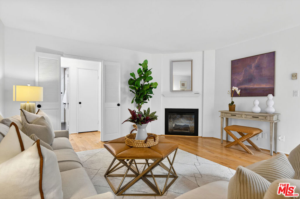 914 Lincoln Boulevard 207