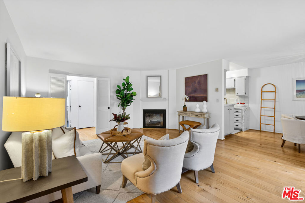 914 Lincoln Boulevard 207