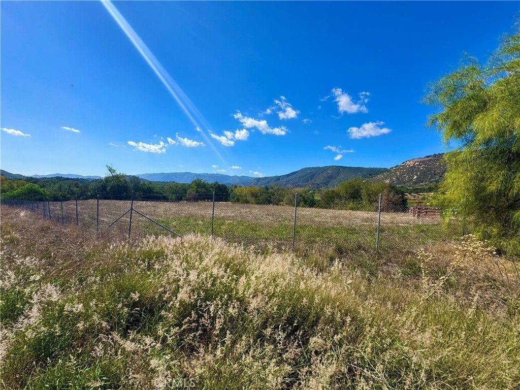 Photo of 1 Calle Mariposa Cir, Temecula, CA 92590 (MLS # IG25244321)