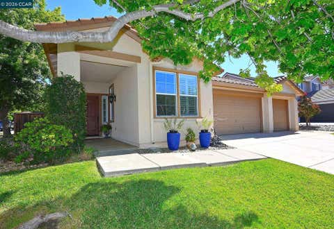 Photo of 1725 Hazeltine Way WAY, Fairfield, CA 94533 (MLS # 41141177)