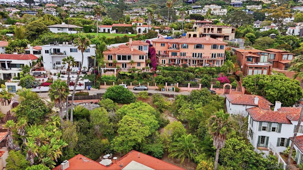 1822 Amalfi St.