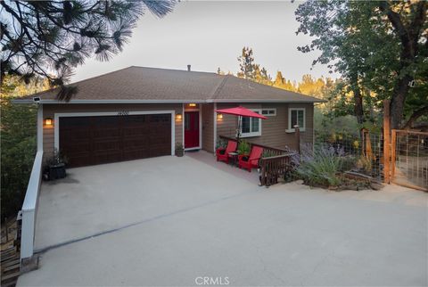 Photo of 14000 Nelson Lane, Cobb, CA 95426 (MLS # LC25171195) Photo of 14000 Nelson Lane, Cobb, CA 95426 (MLS # LC25171195)