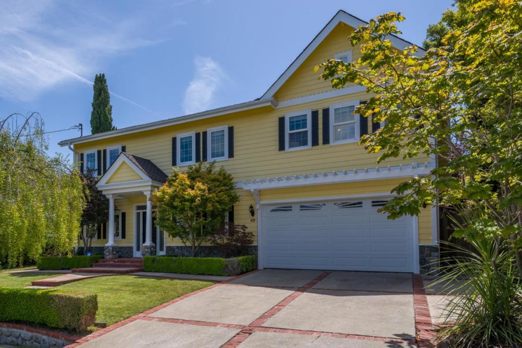 49 W Summit Drive
